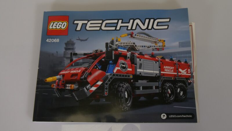 LEGO Technic 42068 – Vliegveld Brandweerwagen / Airport Rescue Vehicle (compleet met handleiding)
