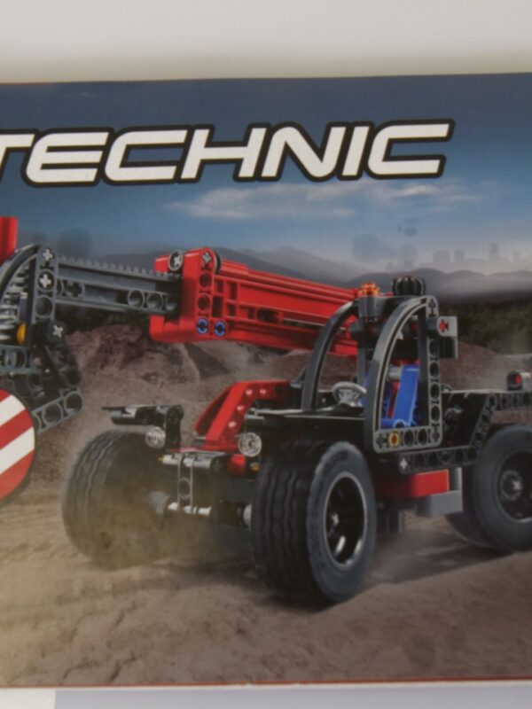 LEGO Technic 42061 – Telehandler / Verreiker met graafarm (compleet met handleiding)