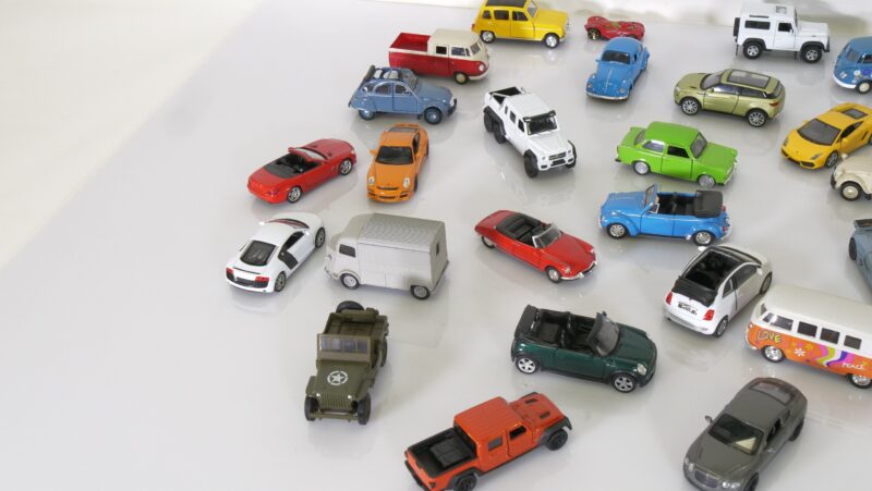 Partij van 25 metalen modelauto’s – schaal 1:32 tot 1:43 – diverse merken en types - Afbeelding 2