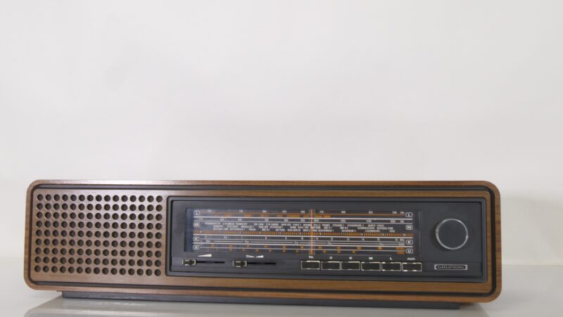 Grundig RF 511 Vintage Houtfineer Radio – FM/MW/LW/KW – Made in Germany - Afbeelding 3
