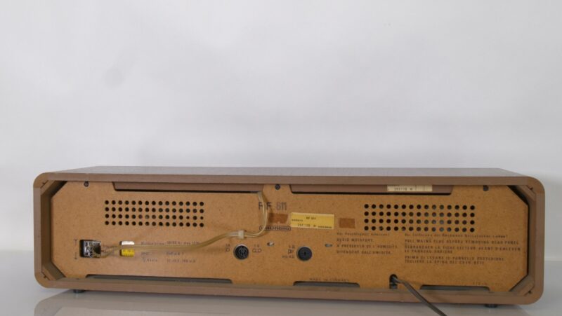 Grundig RF 511 Vintage Houtfineer Radio – FM/MW/LW/KW – Made in Germany - Afbeelding 2