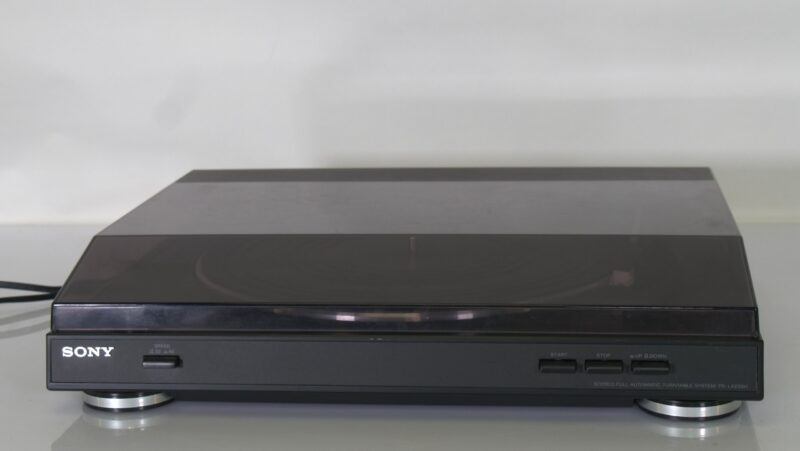 Sony PS-LX250H volautomatische platenspeler met stofkap – zwart