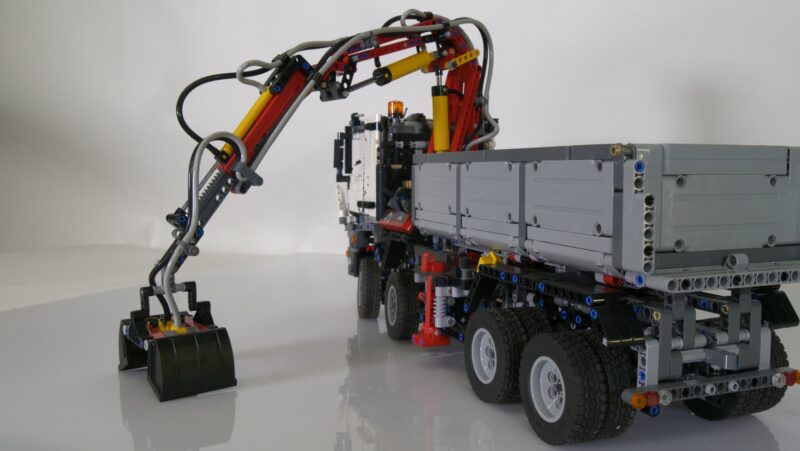 LEGO Technic 42043 Mercedes-Benz Arocs 3245 Vrachtwagen met Kraan - Afbeelding 4