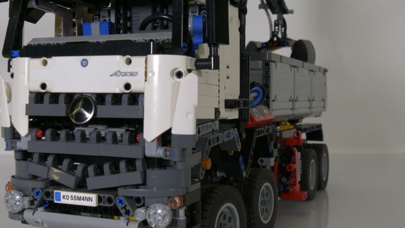LEGO Technic 42043 Mercedes-Benz Arocs 3245 Vrachtwagen met Kraan - Afbeelding 5