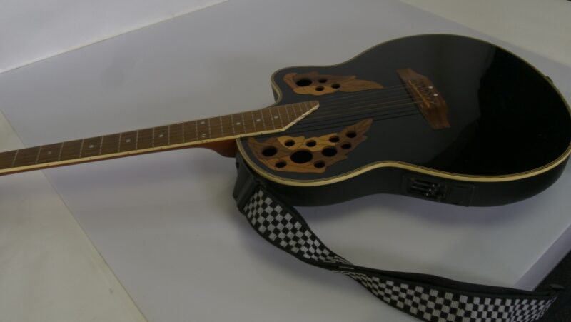 Stagg Electro-Acoustische Gitaar met Bladmotief en Multi-Soundhole Design - Afbeelding 3