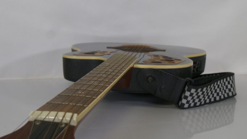 Stagg Electro-Acoustische Gitaar met Bladmotief en Multi-Soundhole Design - Afbeelding 8