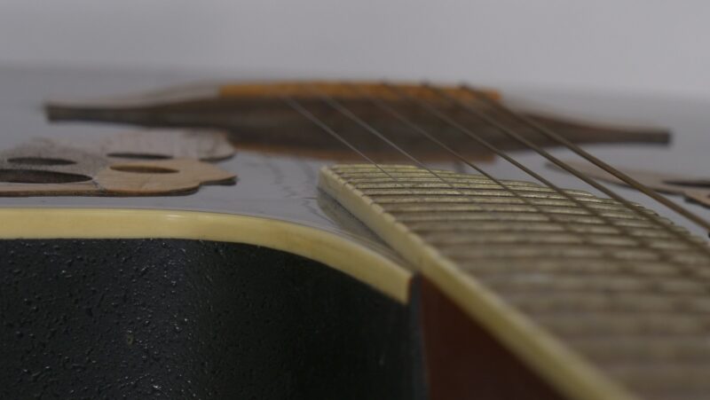 Stagg Electro-Acoustische Gitaar met Bladmotief en Multi-Soundhole Design - Afbeelding 2