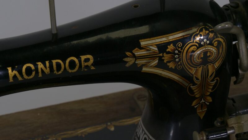 Kondor / Singer Vintage Handnaaimachine – op Houten Bodemplaat - Afbeelding 8