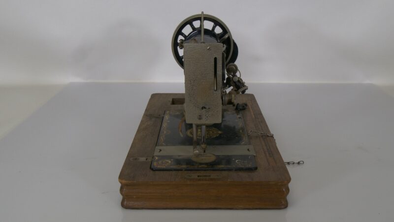 Kondor / Singer Vintage Handnaaimachine – op Houten Bodemplaat - Afbeelding 2