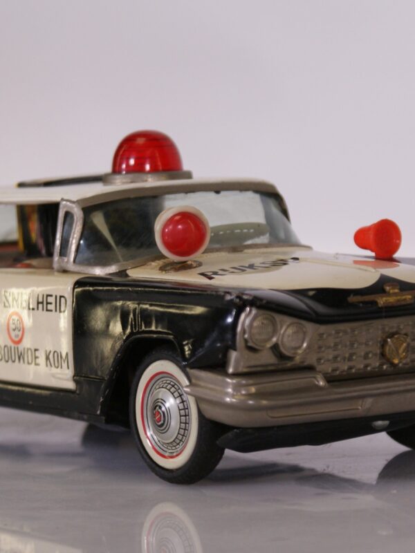 Blikken politieauto – Rijkswacht/Rijkspolitie radarwagen met zwaailicht (Japan, jaren ’60)