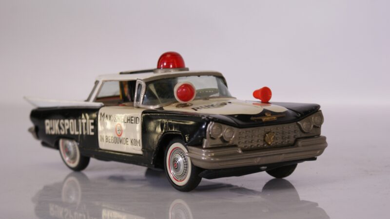 Blikken politieauto – Rijkswacht/Rijkspolitie radarwagen met zwaailicht (Japan, jaren ’60)