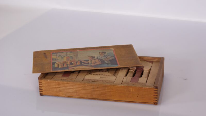 Vintage houten bouwstenen in schuifdoos – architectuur speelset (ca. jaren 40/50) - Afbeelding 2