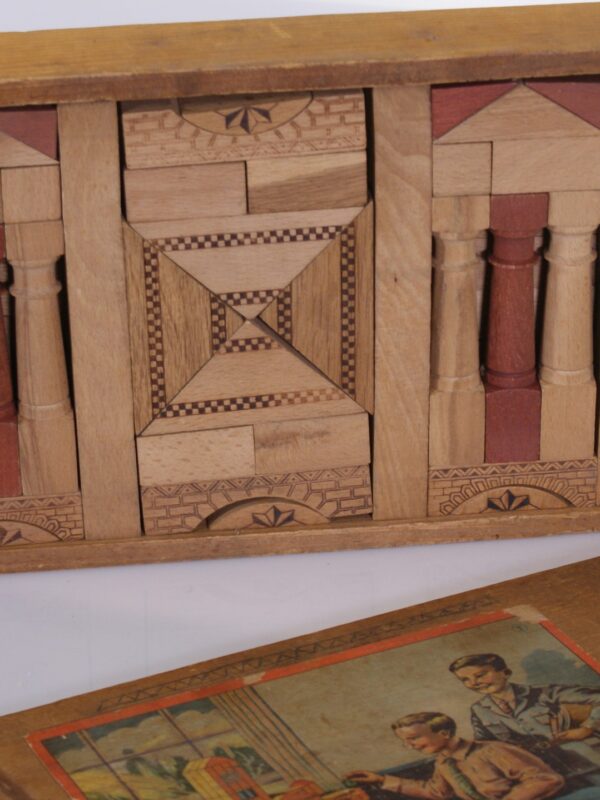 Vintage houten bouwstenen in schuifdoos – architectuur speelset (ca. jaren 40/50)