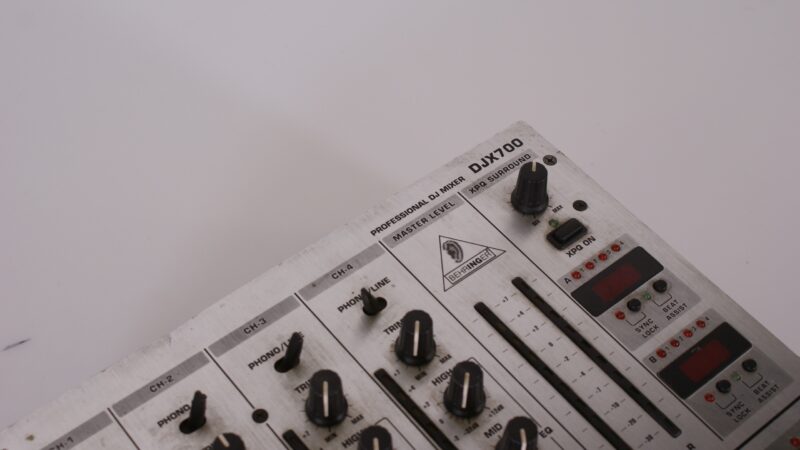 Behringer Pro Mixer DJX700 – 4-Kanaals Professionele DJ Mixer met Effecten - Afbeelding 4