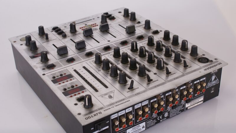 Behringer Pro Mixer DJX700 – 4-Kanaals Professionele DJ Mixer met Effecten - Afbeelding 2