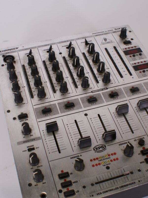 Behringer Pro Mixer DJX700 – 4-Kanaals Professionele DJ Mixer met Effecten