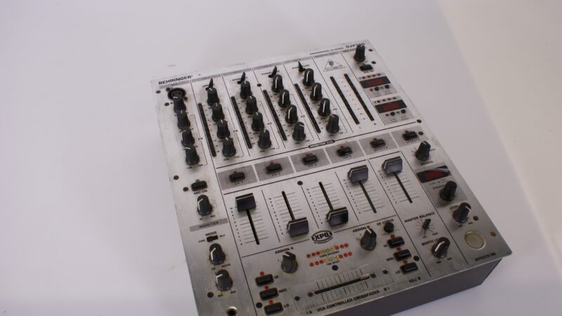 Behringer Pro Mixer DJX700 – 4-Kanaals Professionele DJ Mixer met Effecten