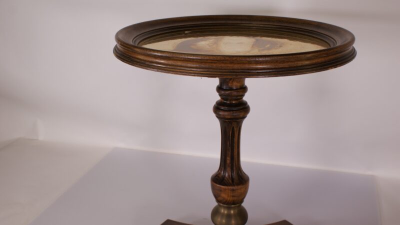 Antieke Bijzettafel met Messing Bladinleg – Hout Gedraaid Onderstel