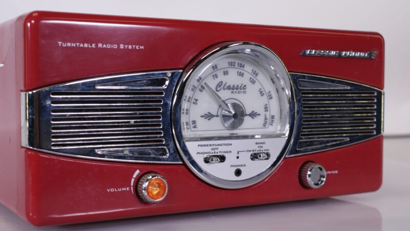 Classic Retro Turntable Radio System – Platenspeler met AM/FM Radio (rood)