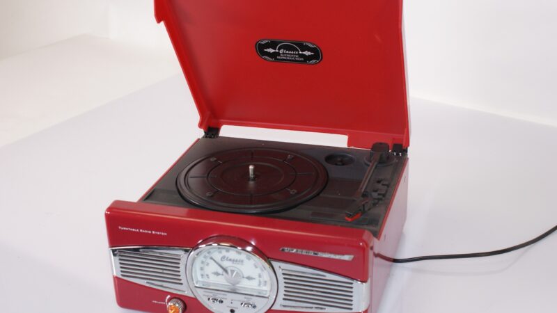 Classic Retro Turntable Radio System – Platenspeler met AM/FM Radio (rood) - Afbeelding 3