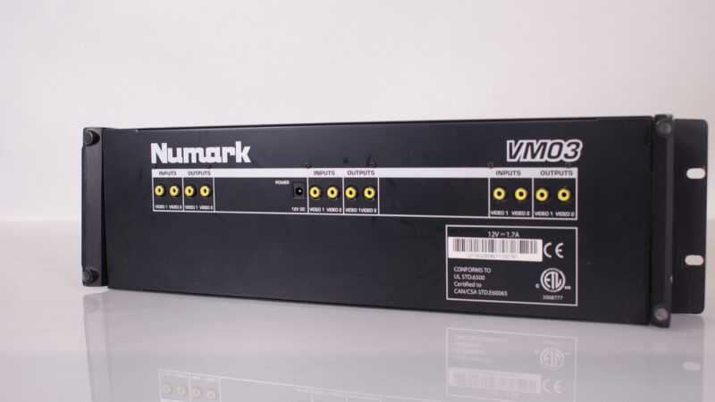 Numark VM03 – Triple Video Monitor (3x5" LCD, Rackmount) - Afbeelding 3