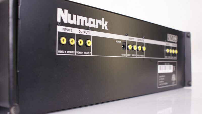 Numark VM03 – Triple Video Monitor (3x5" LCD, Rackmount) - Afbeelding 4