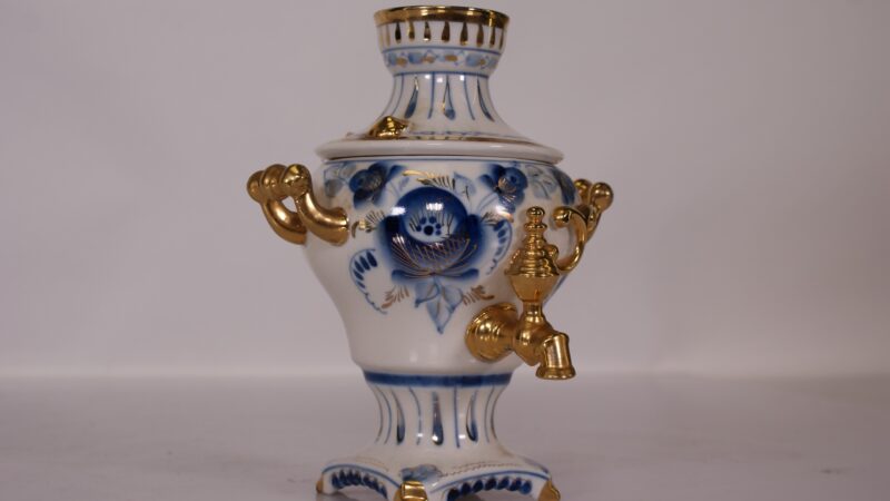 Russisch Gzhel Porselein Miniatuur Samovar – Handbeschilderd met Goudaccenten