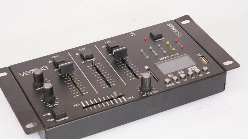 Vexus STM3030 3-Kanaals DJ Mixer met USB/SD MP3-speler - Afbeelding 3