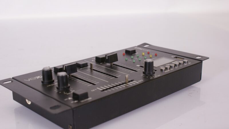Vexus STM3030 3-Kanaals DJ Mixer met USB/SD MP3-speler - Afbeelding 5