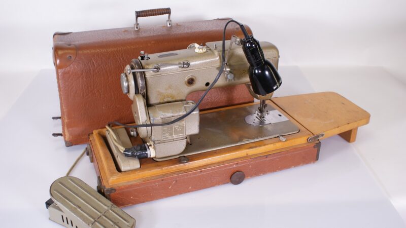 Vintage Pfaff 230 Naaimachine met Motor, Voetpedaal en Koffer (Made in Germany) - Afbeelding 8