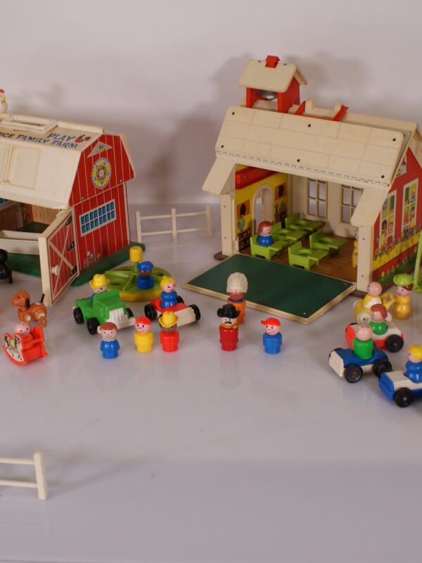 Fisher-Price Little People – Play Family Farm & Play Family School (1970s) met accessoires