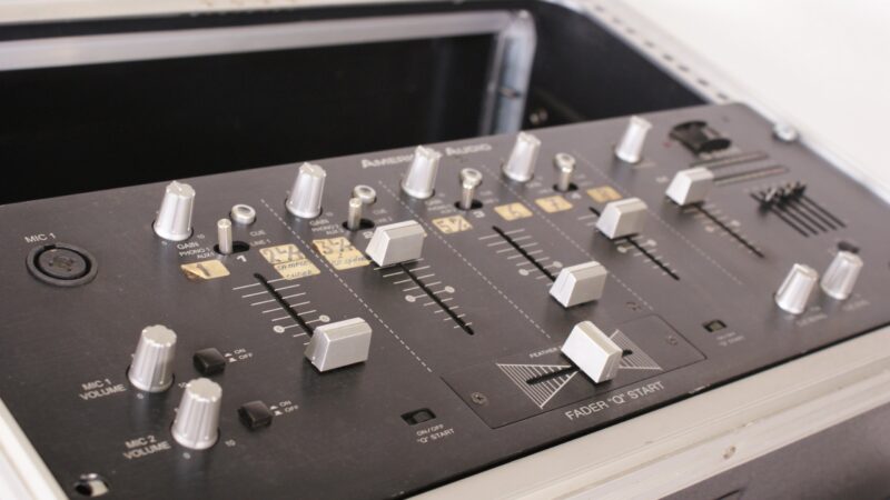 American Audio Q-2411 Mixer + Eindversterker in Rack Case - Afbeelding 6