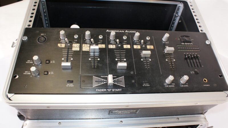 American Audio Q-2411 Mixer + Eindversterker in Rack Case