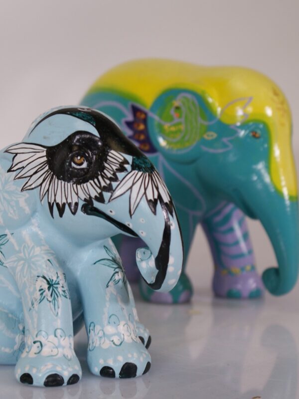 Set van 2 Elephant Parade miniatuur olifantenbeelden – Limited Edition Collectibles