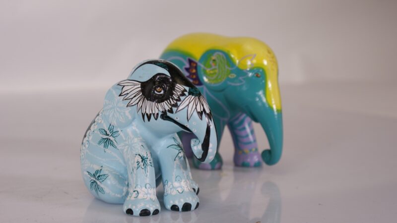 Set van 2 Elephant Parade miniatuur olifantenbeelden – Limited Edition Collectibles
