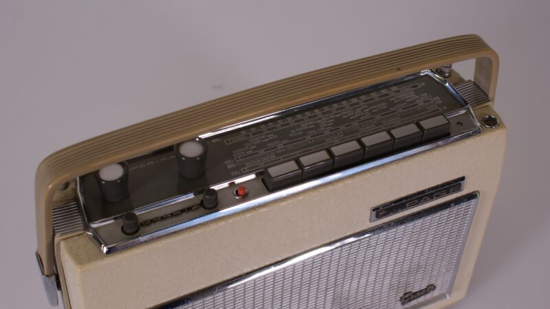 Graetz Super-Page draagbare transistor radio (UKW/MW/LW/KW, jaren ’60) - Afbeelding 2