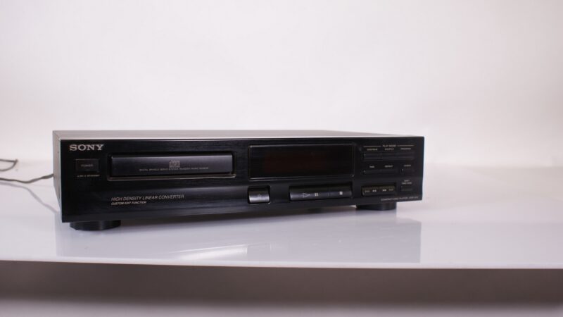 Sony CDP-212 Compact Disc Player (High Density Linear Converter, jaren ’90) - Afbeelding 2