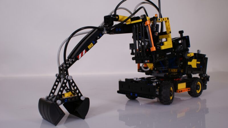 LEGO Technic 42053 Volvo EW160E Graafmachine – met handleiding - Afbeelding 5