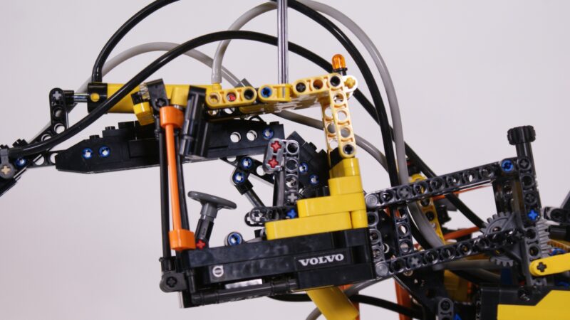 LEGO Technic 42053 Volvo EW160E Graafmachine – met handleiding - Afbeelding 6