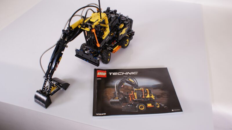 LEGO Technic 42053 Volvo EW160E Graafmachine – met handleiding - Afbeelding 4