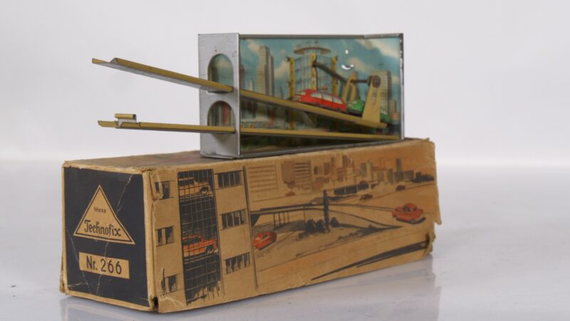 Vintage Blikken Speelgoed – Mechanische Autotransportbaan met Doos (ca. jaren ’50-’60) - Afbeelding 2
