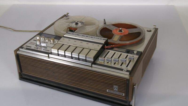 Grundig TK 145 Stereo bandrecorder – vintage reel-to-reel tapedeck (jaren ’60/’70)