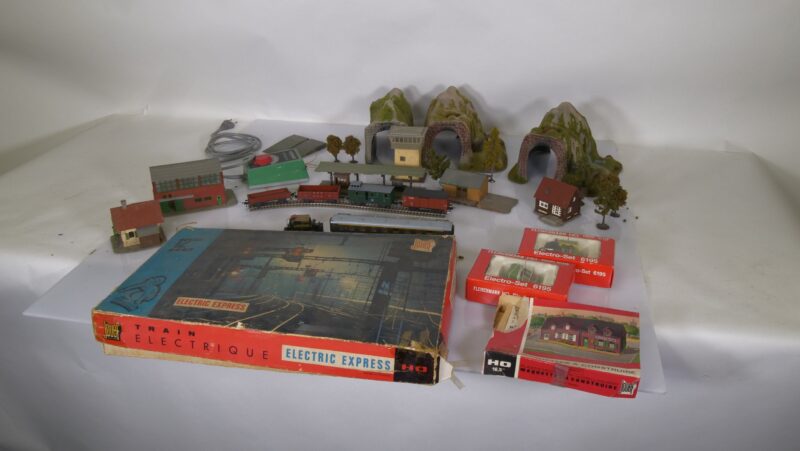 Jouef Electric Express HO Spoorbaan Set met Fleischmann Profi-Gleis en gebouwen (vintage modeltrein set) - Afbeelding 12