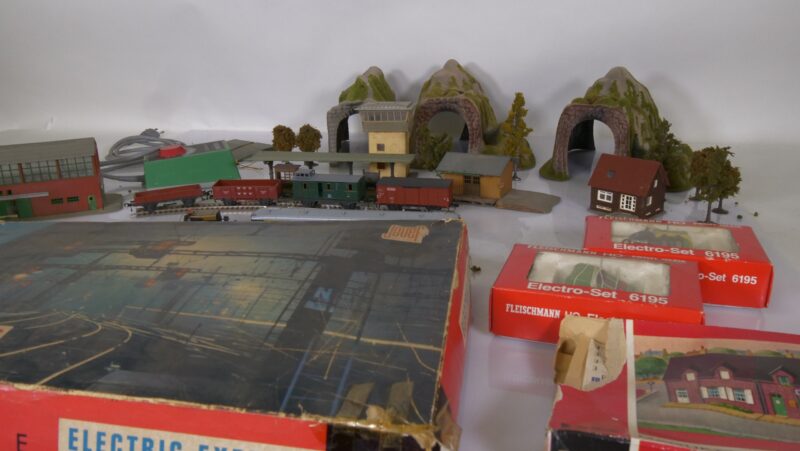 Jouef Electric Express HO Spoorbaan Set met Fleischmann Profi-Gleis en gebouwen (vintage modeltrein set) - Afbeelding 13