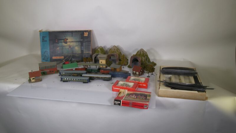 Jouef Electric Express HO Spoorbaan Set met Fleischmann Profi-Gleis en gebouwen (vintage modeltrein set) - Afbeelding 14
