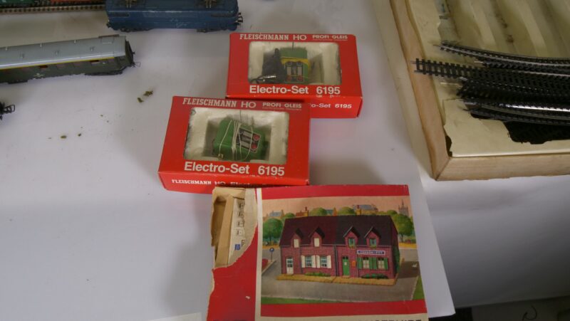 Jouef Electric Express HO Spoorbaan Set met Fleischmann Profi-Gleis en gebouwen (vintage modeltrein set) - Afbeelding 16