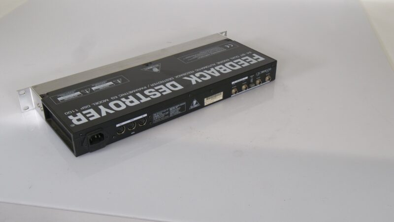 Behringer Feedback Destroyer DSP1100 automatische feedback eliminator / parametric EQ (rackmodel) - Afbeelding 2