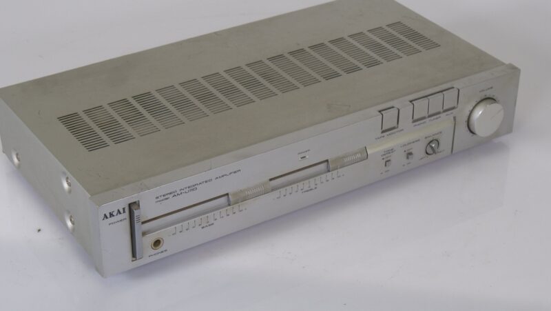 Akai AM-U110 stereo geïntegreerde versterker (Made in Japan) - Afbeelding 4