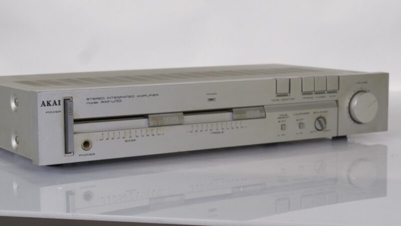 Akai AM-U110 stereo geïntegreerde versterker (Made in Japan)