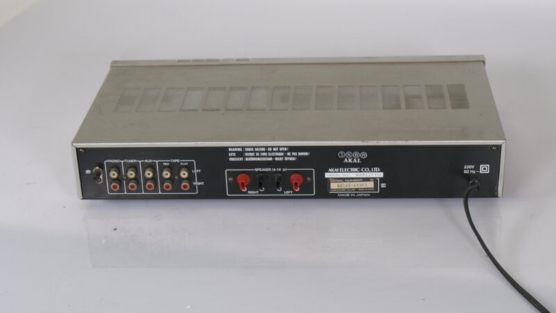 Akai AM-U110 stereo geïntegreerde versterker (Made in Japan) - Afbeelding 3